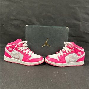 Air Jordan 1 Mid GS 'Hyper Pink'